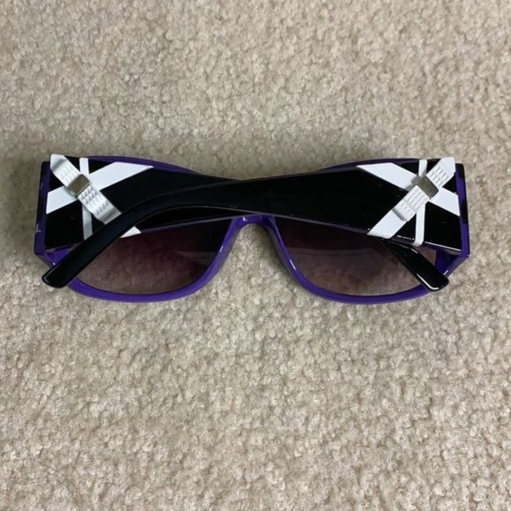 Fashion Sunglasses - Picture 3 of 3